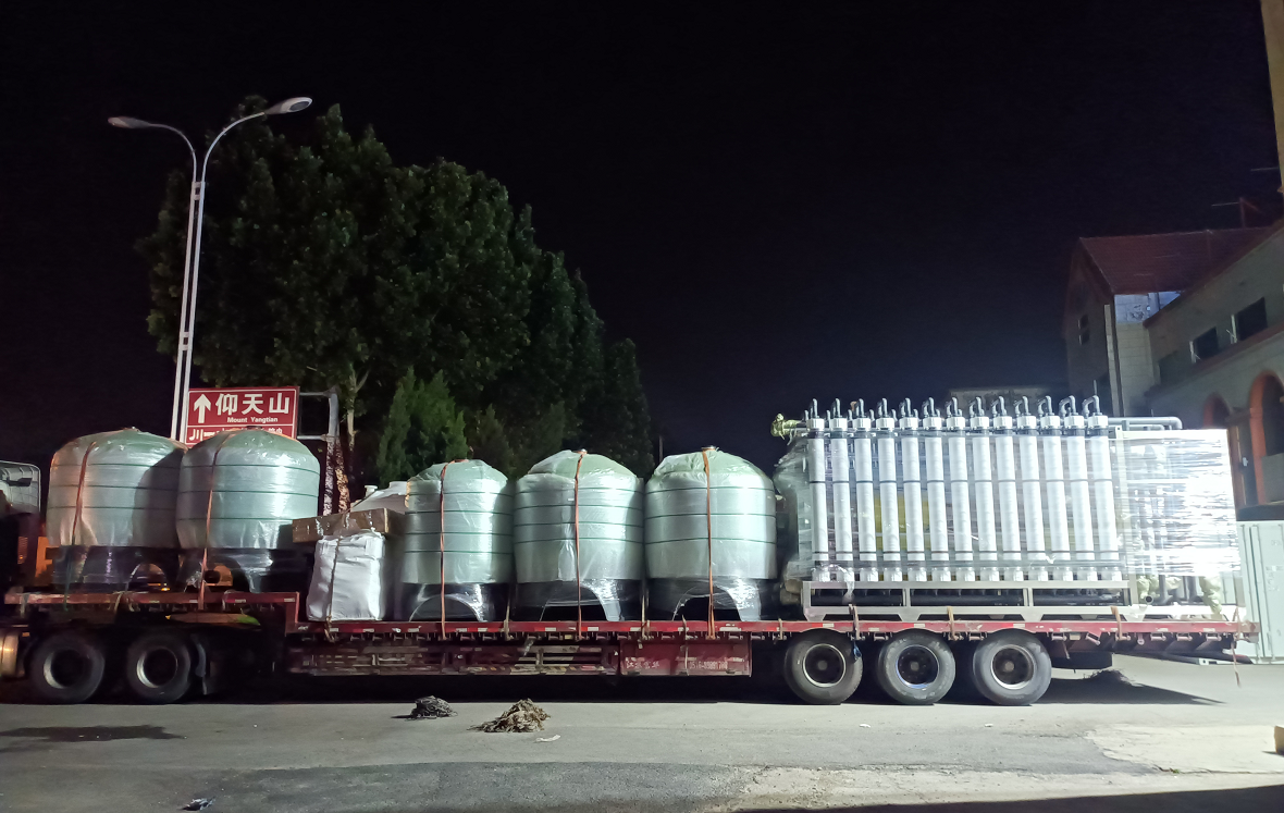 【川一股份】80T超濾設備+20T單級反滲透設備裝車發往云南省宜良縣
